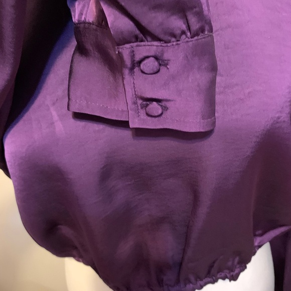 Revolve Purple Crop Top House of Harlow size Medium.  Soft, satin feel. NWOT - Picture 5 of 9